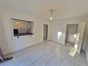 appartement à la location -   34080  MONTPELLIER, surface 45 m2 location appartement - APR743478